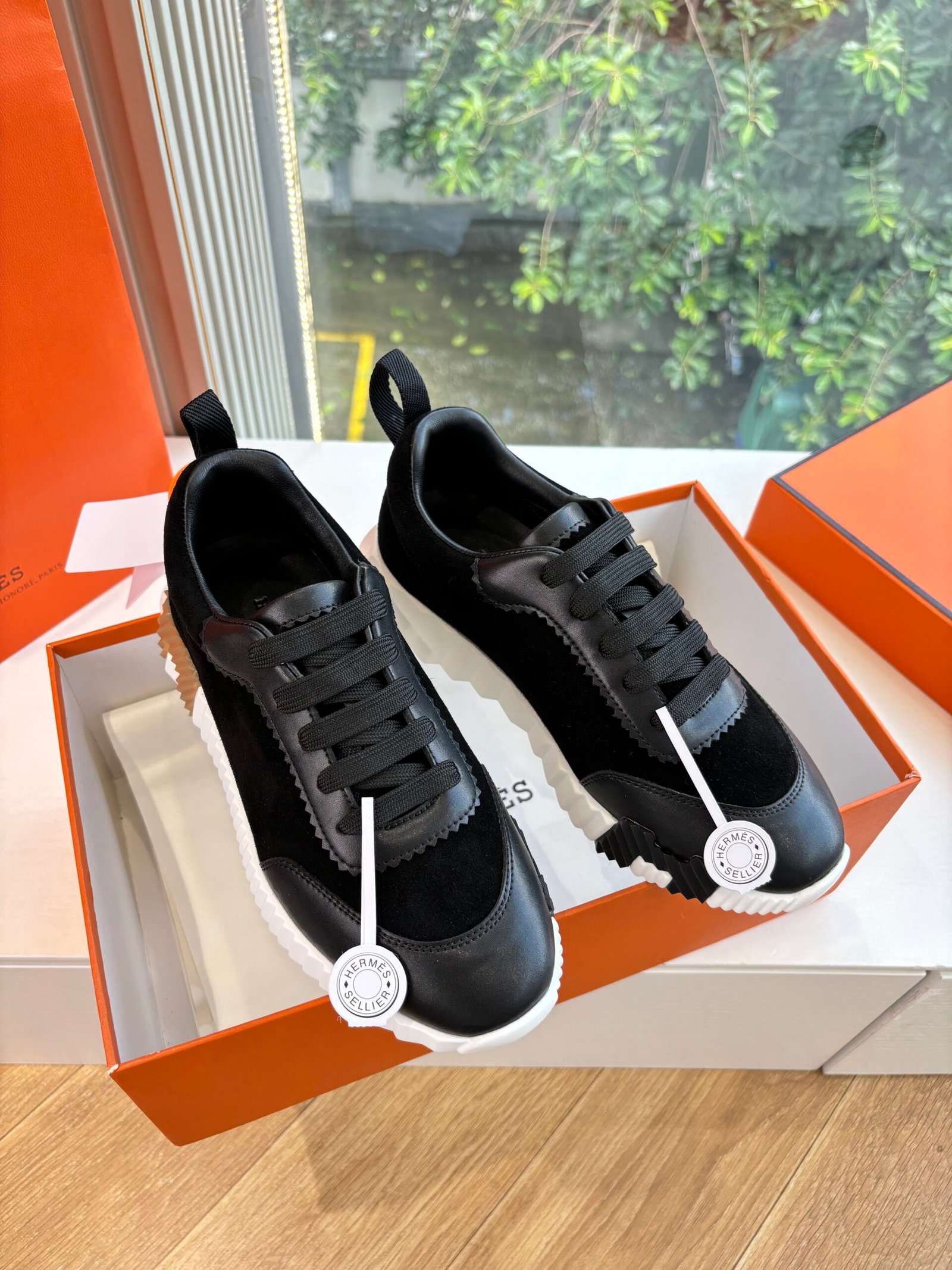 hermès bouncing sneakers zwart met zwarte zool (copy)