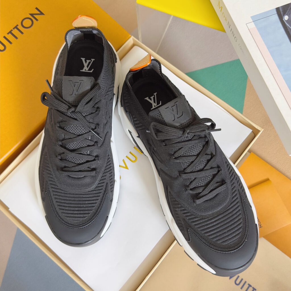 louis vuitton runner tatic sneakers zwart