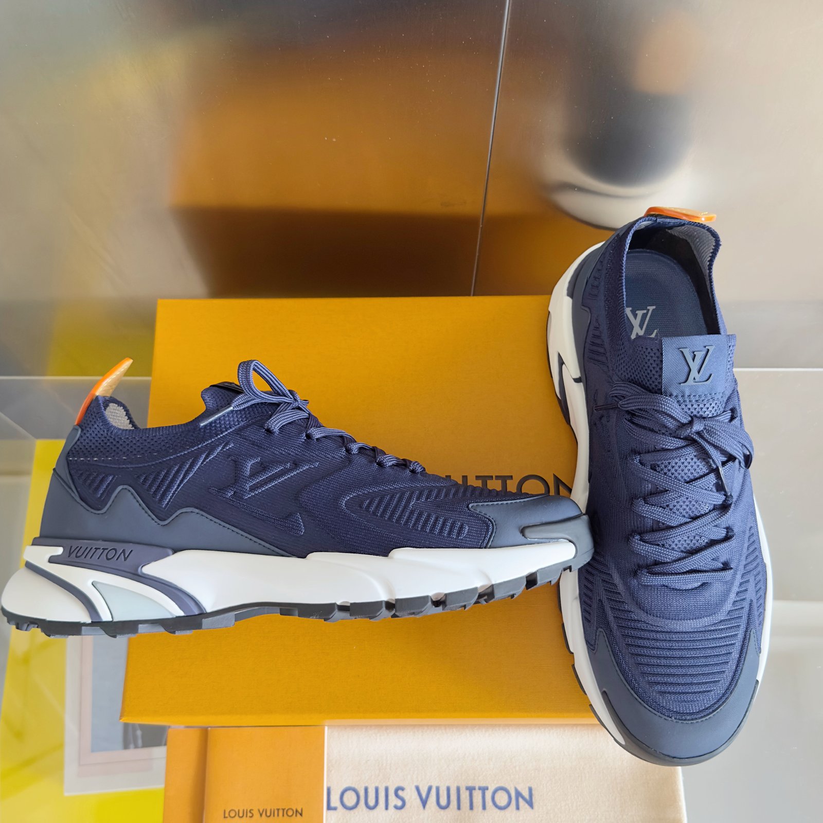louis vuitton runner tatic sneakers zwart