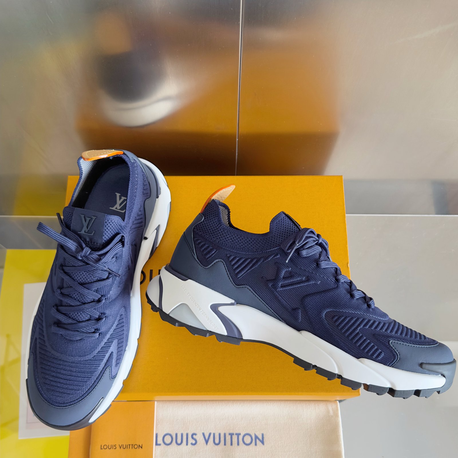 louis vuitton runner tatic sneakers zwart