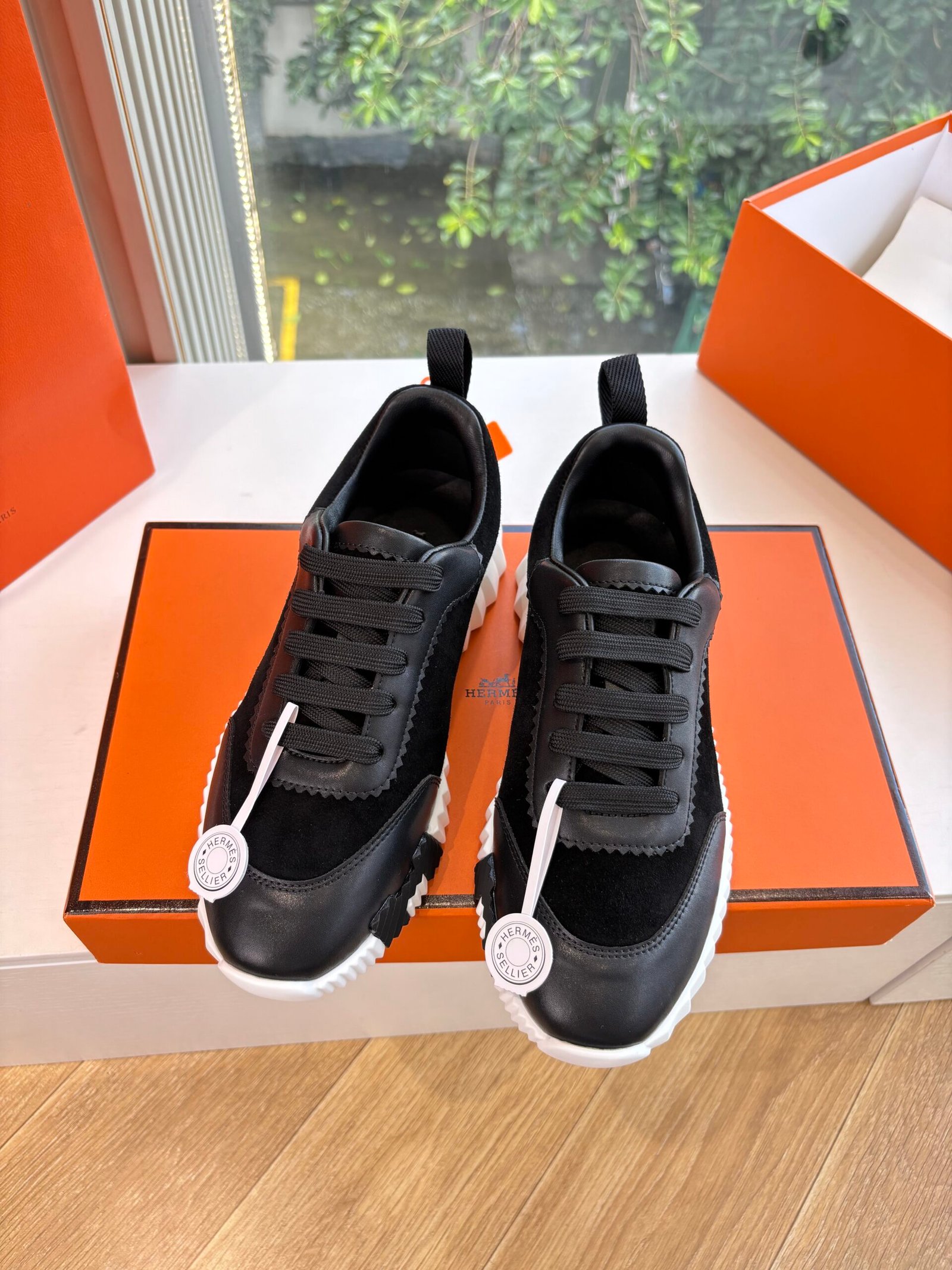 hermès bouncing sneakers zwart met zwarte zool (copy)