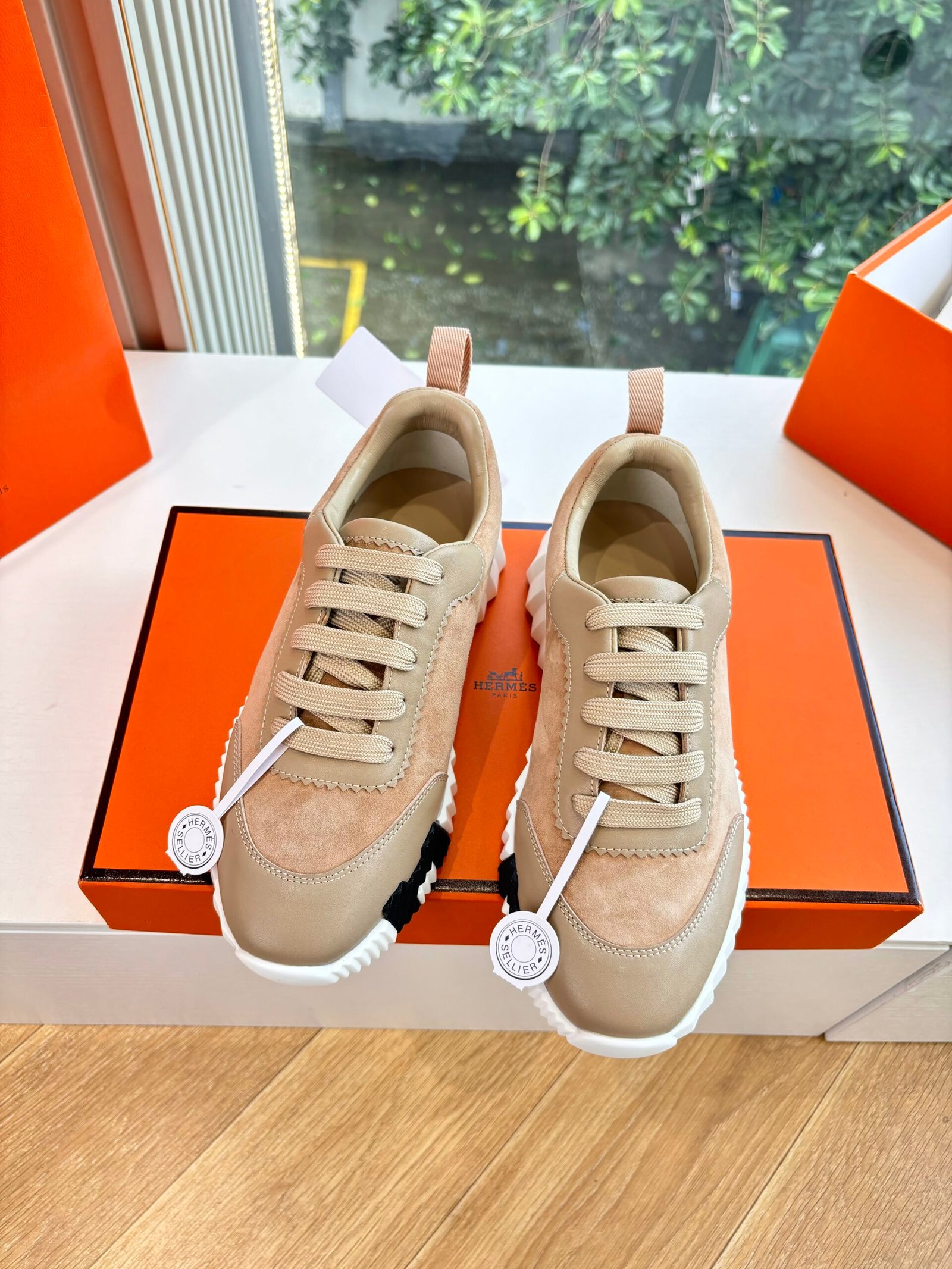 hermès bouncing sneakers grijs suede (copy)