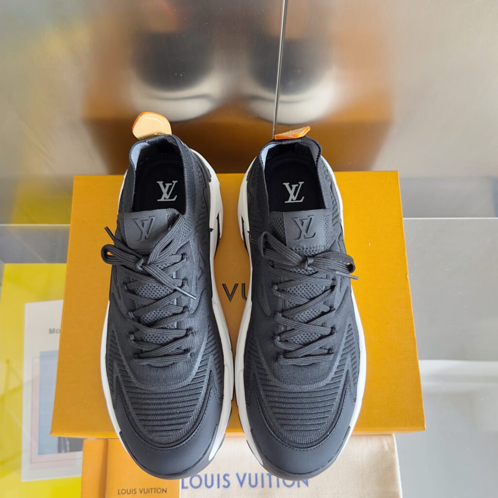 louis vuitton runner tatic sneakers zwart