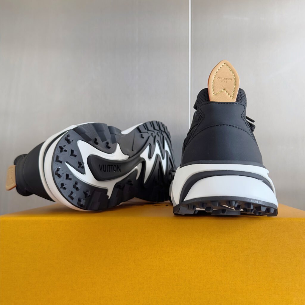 louis vuitton runner tatic sneakers zwart