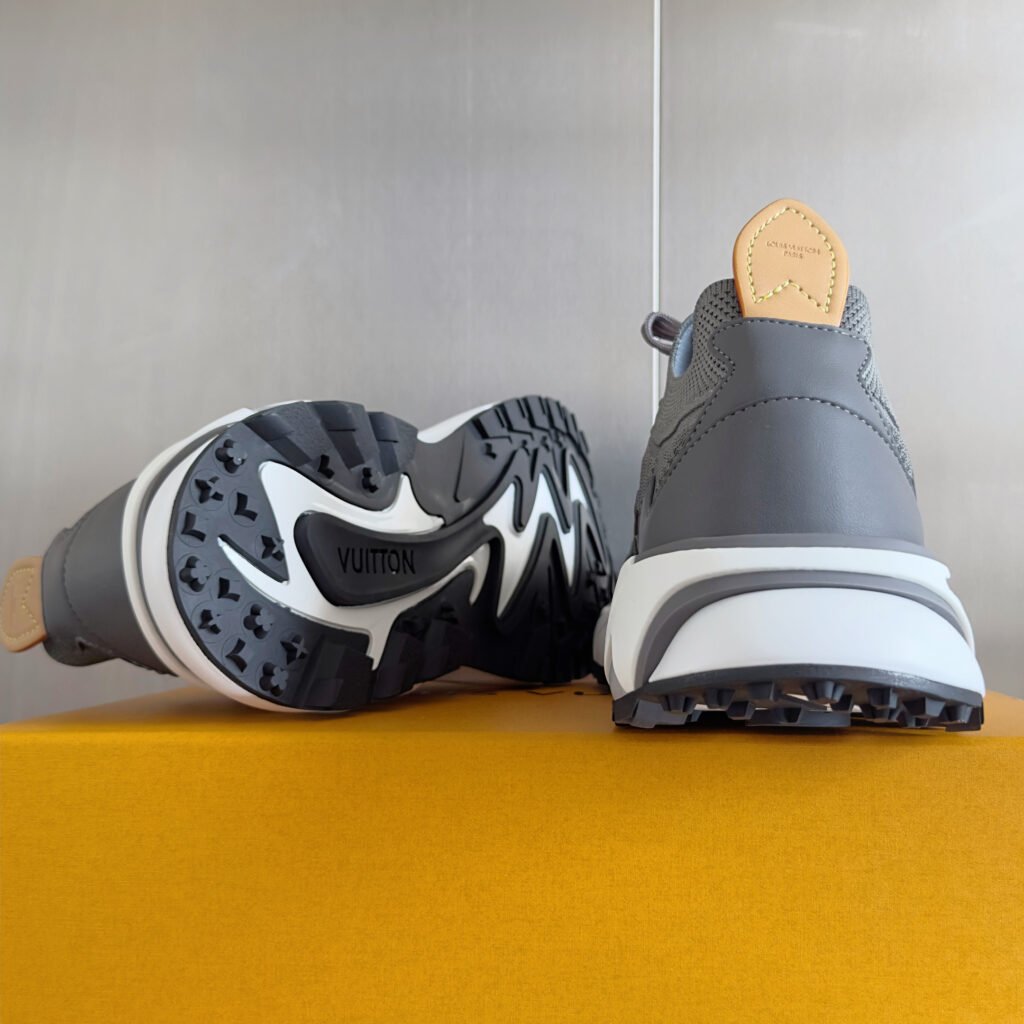 louis vuitton runner tatic sneakers zwart