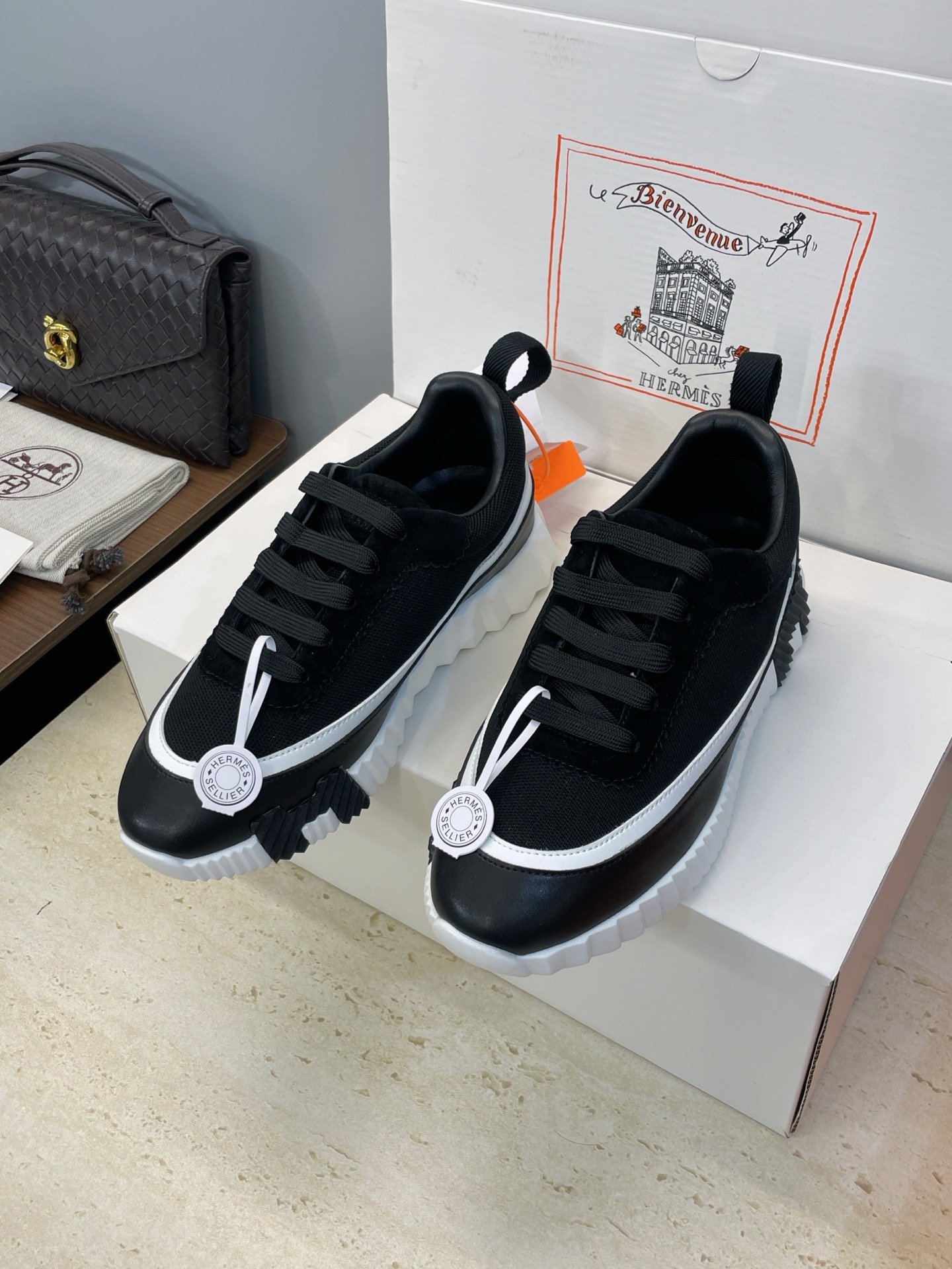 hermès bouncing sneakers l zwart en wit