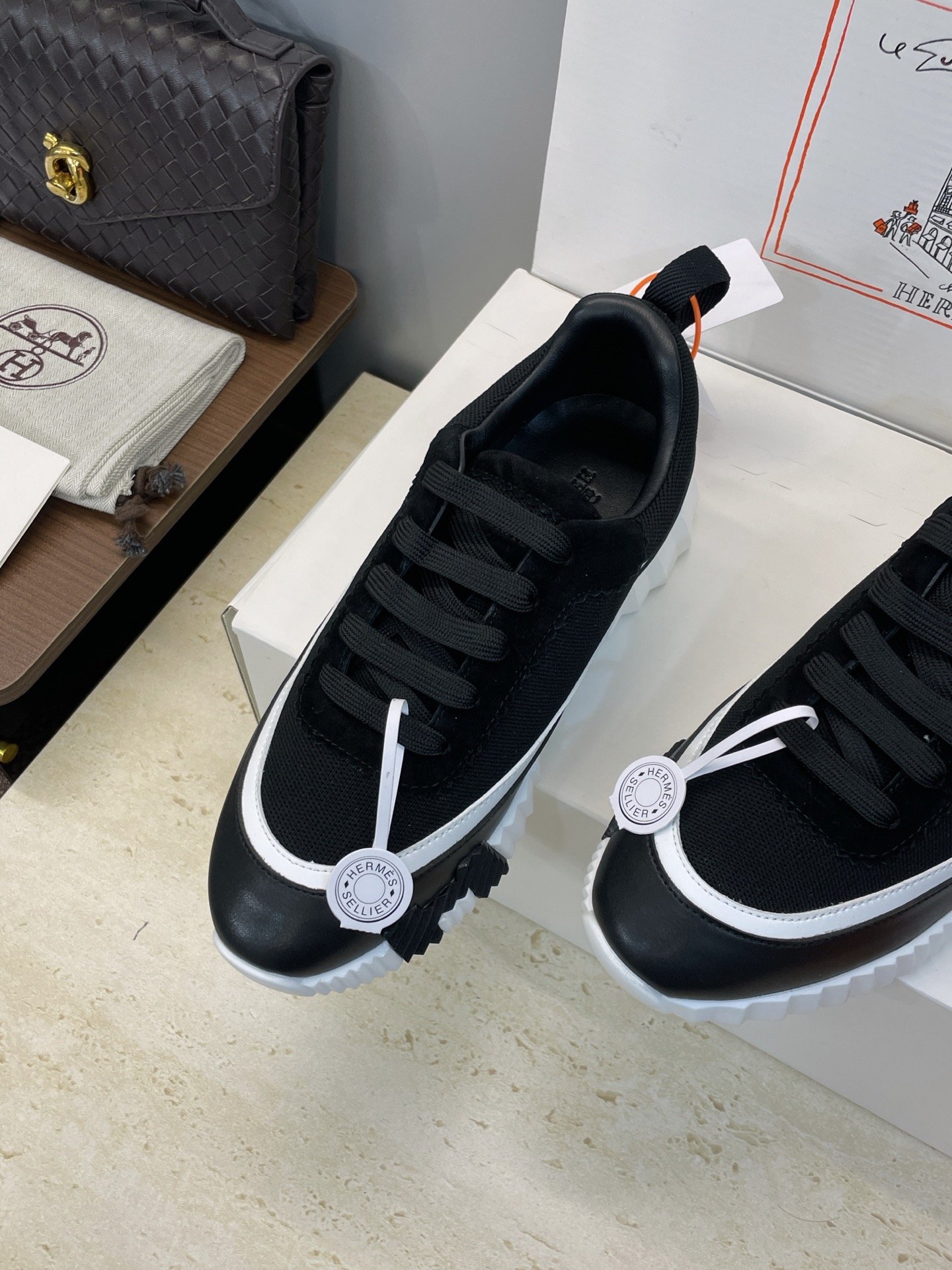hermès bouncing sneakers l zwart en wit