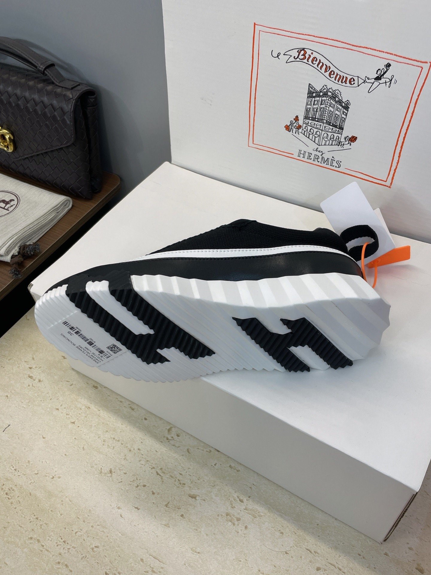 hermès bouncing sneakers l zwart en wit