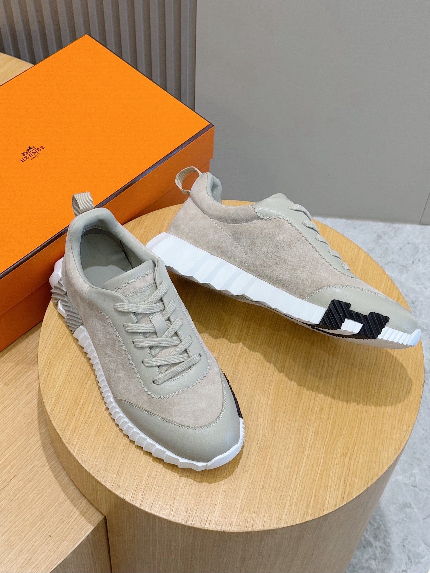 hermès bouncing sneakers grijs suede (copy)