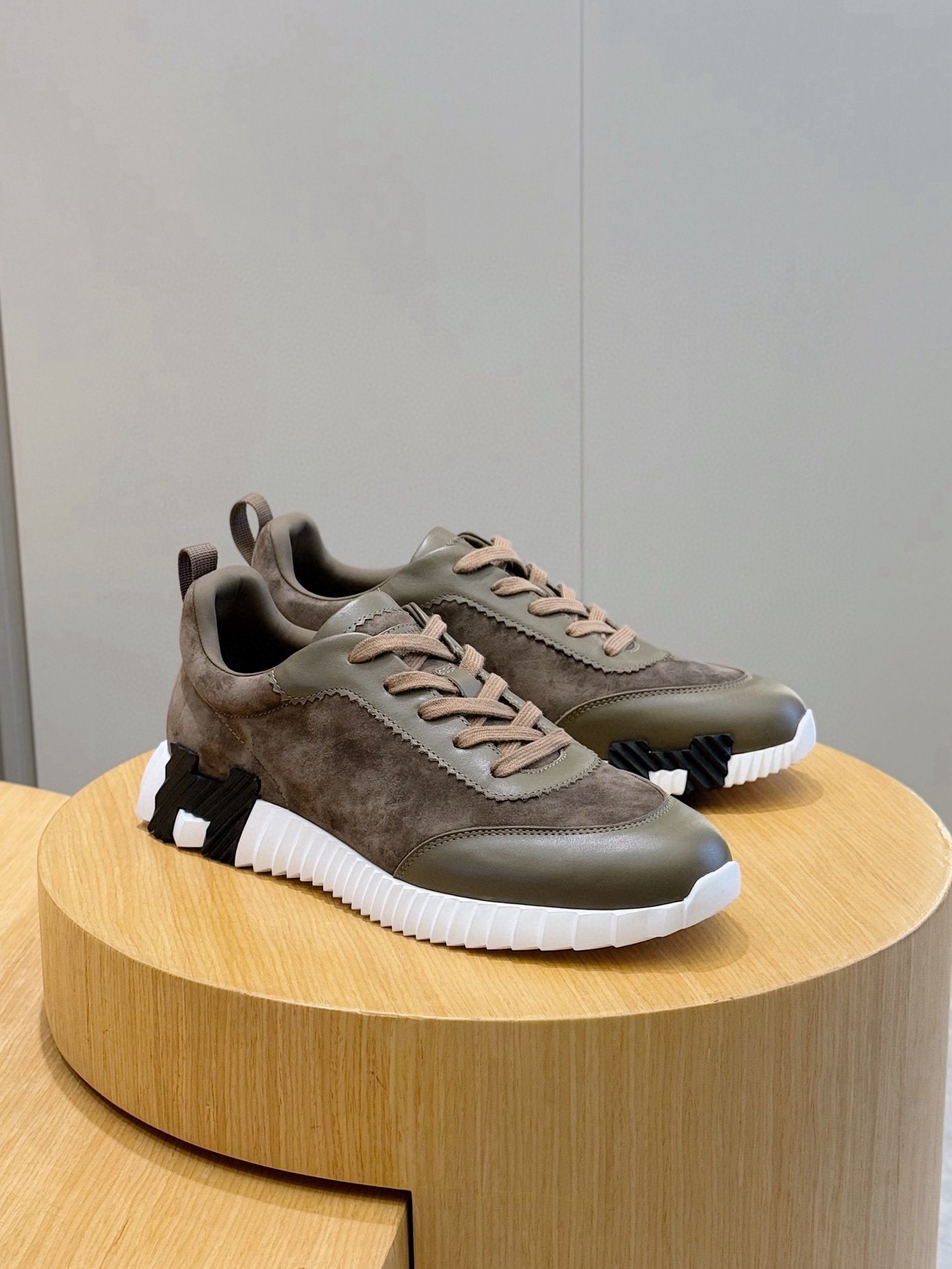 hermès bouncing sneakers grijs suede (copy)