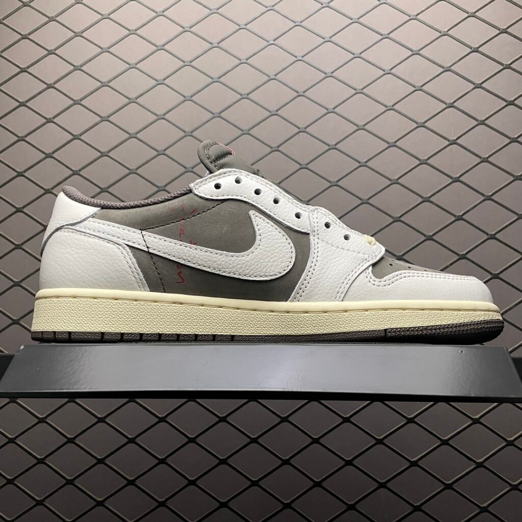 travis scott x air jordan 1 low og "mocha" (copy)