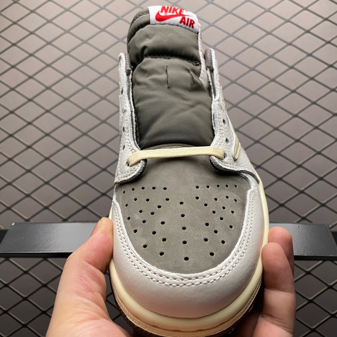 travis scott x air jordan 1 low og "mocha" (copy)