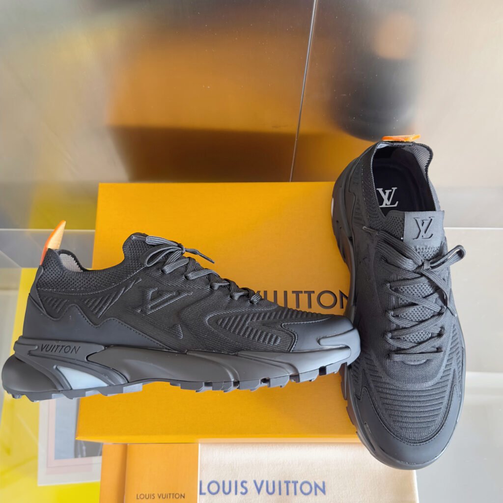 louis vuitton runner tatic sneakers zwart full