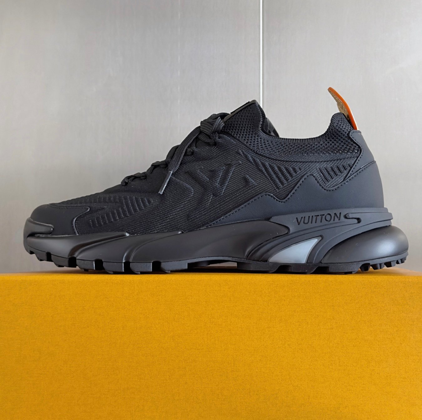 louis vuitton runner tatic sneakers zwart full