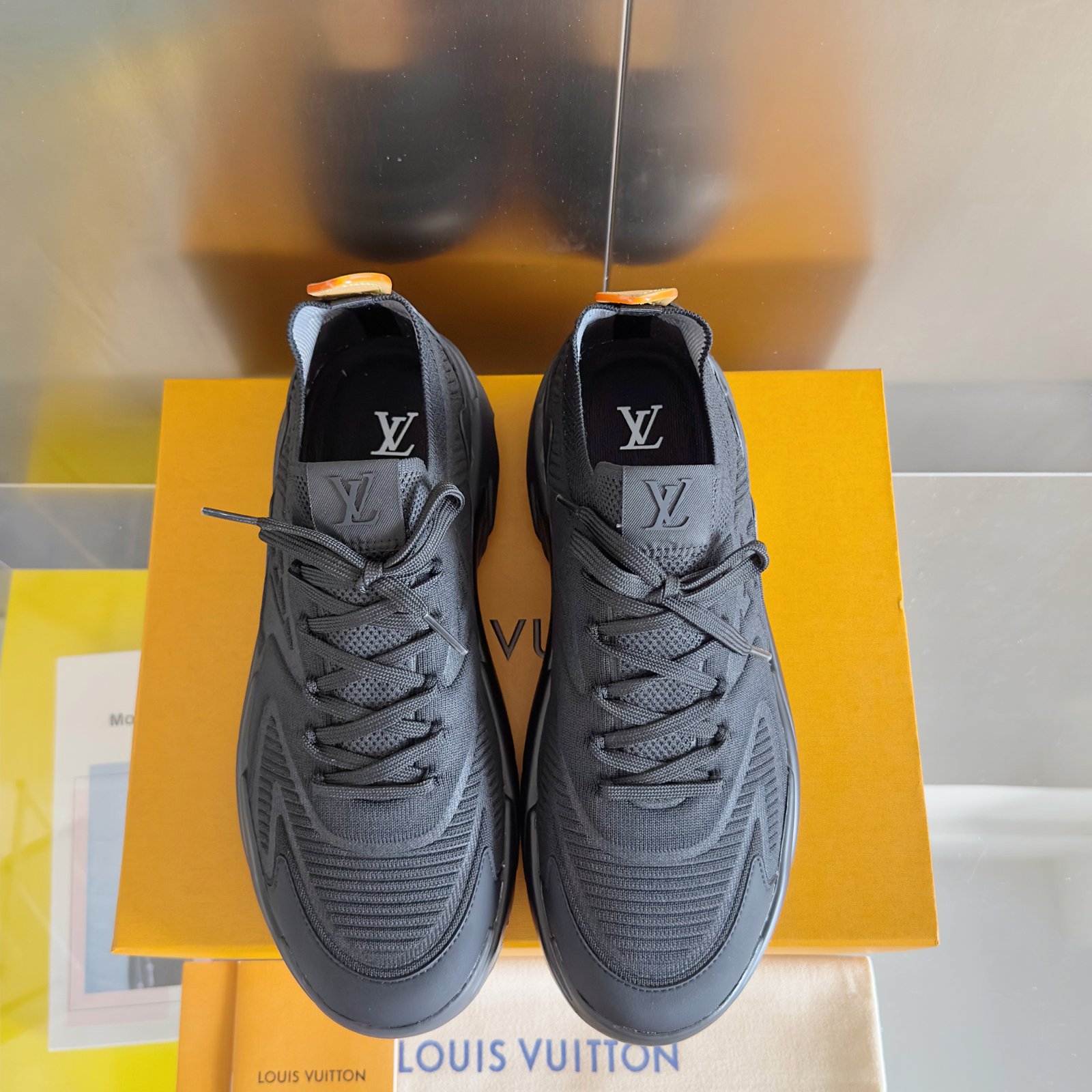 louis vuitton runner tatic sneakers zwart full