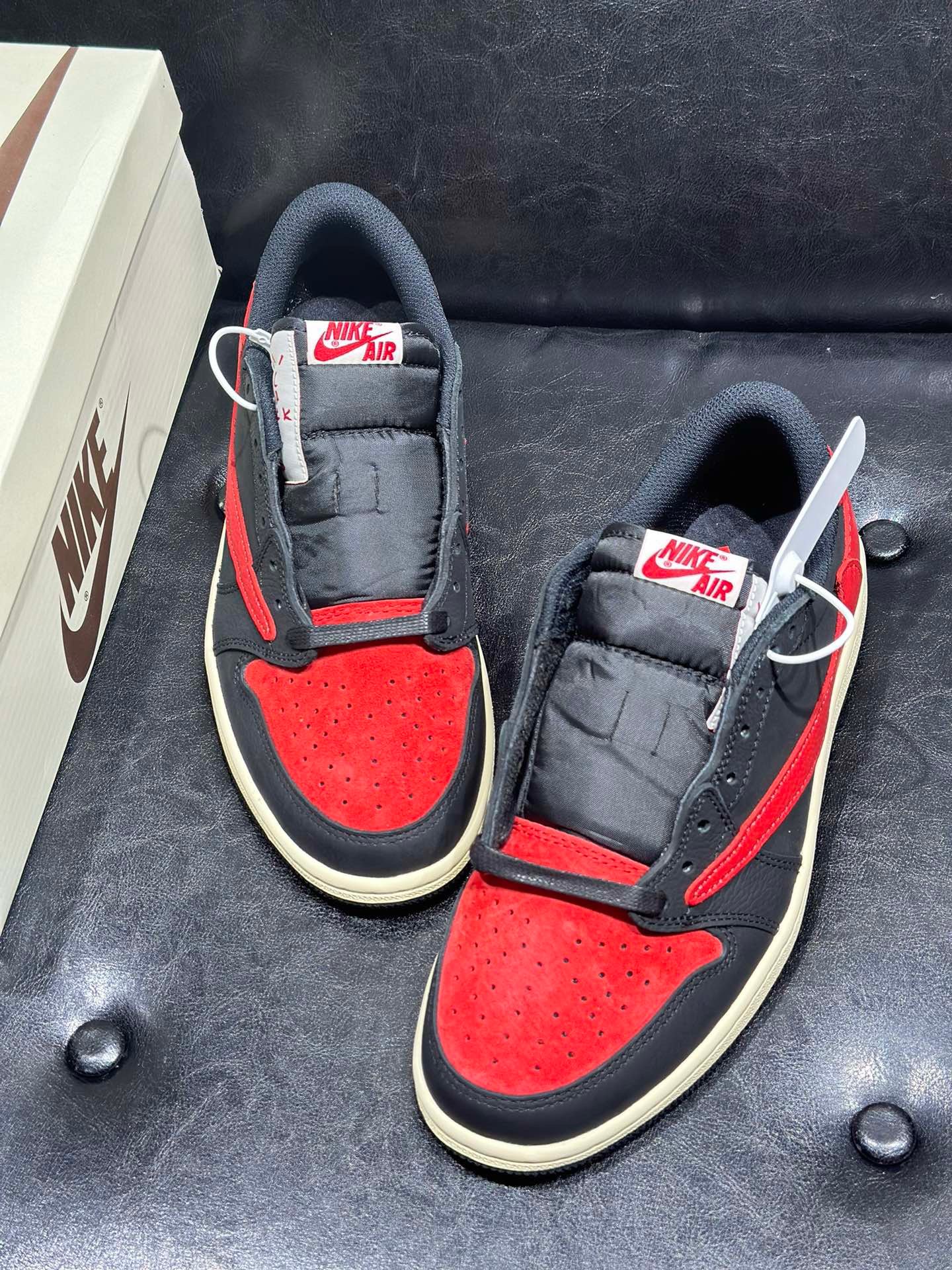 travis scott x air jordan 1 low og "bred" sneakers