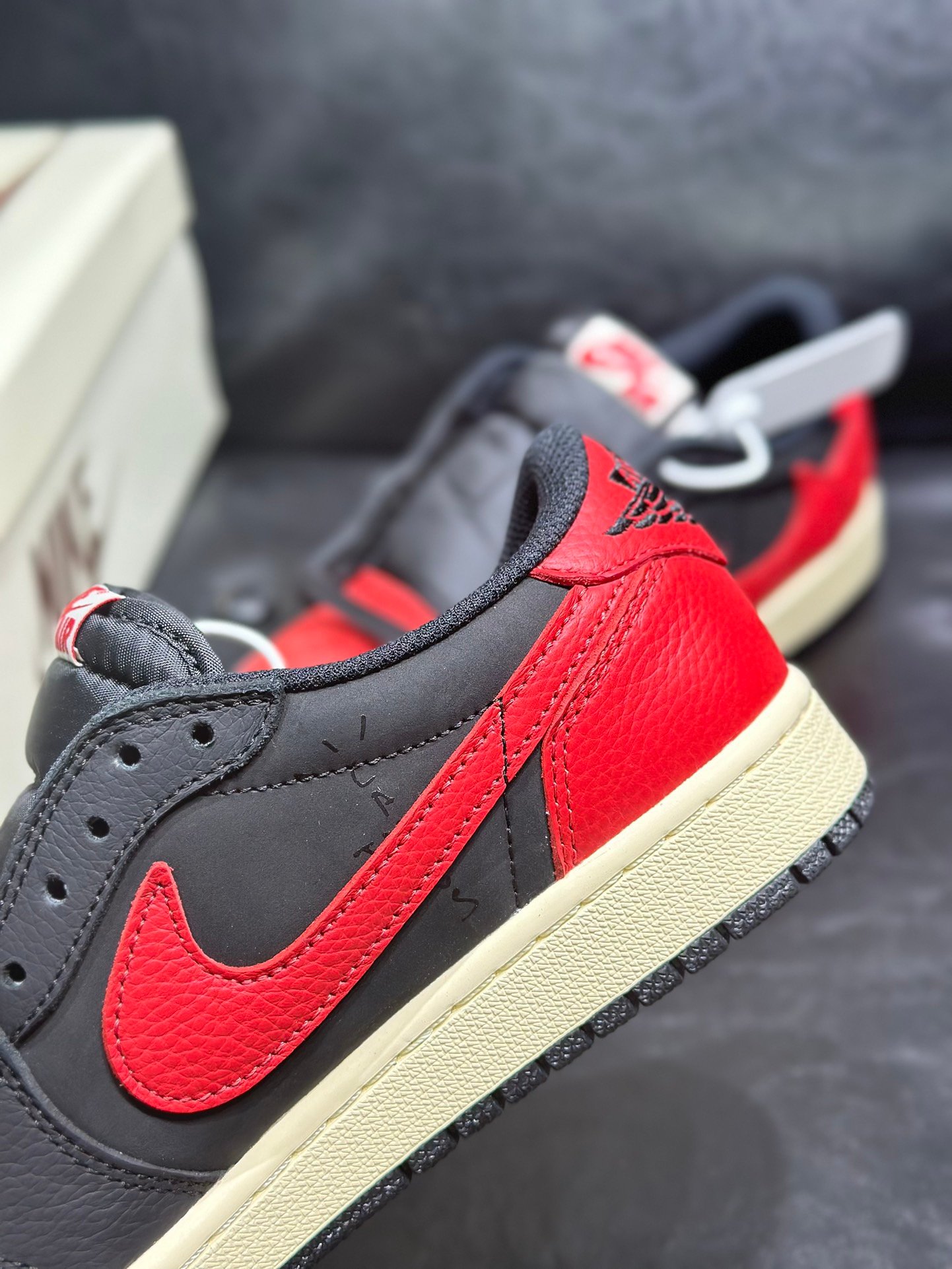 travis scott x air jordan 1 low og "bred" sneakers