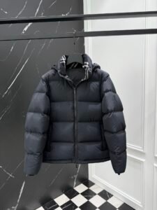 Burberry pufferjack met afneembare mouwen zwart