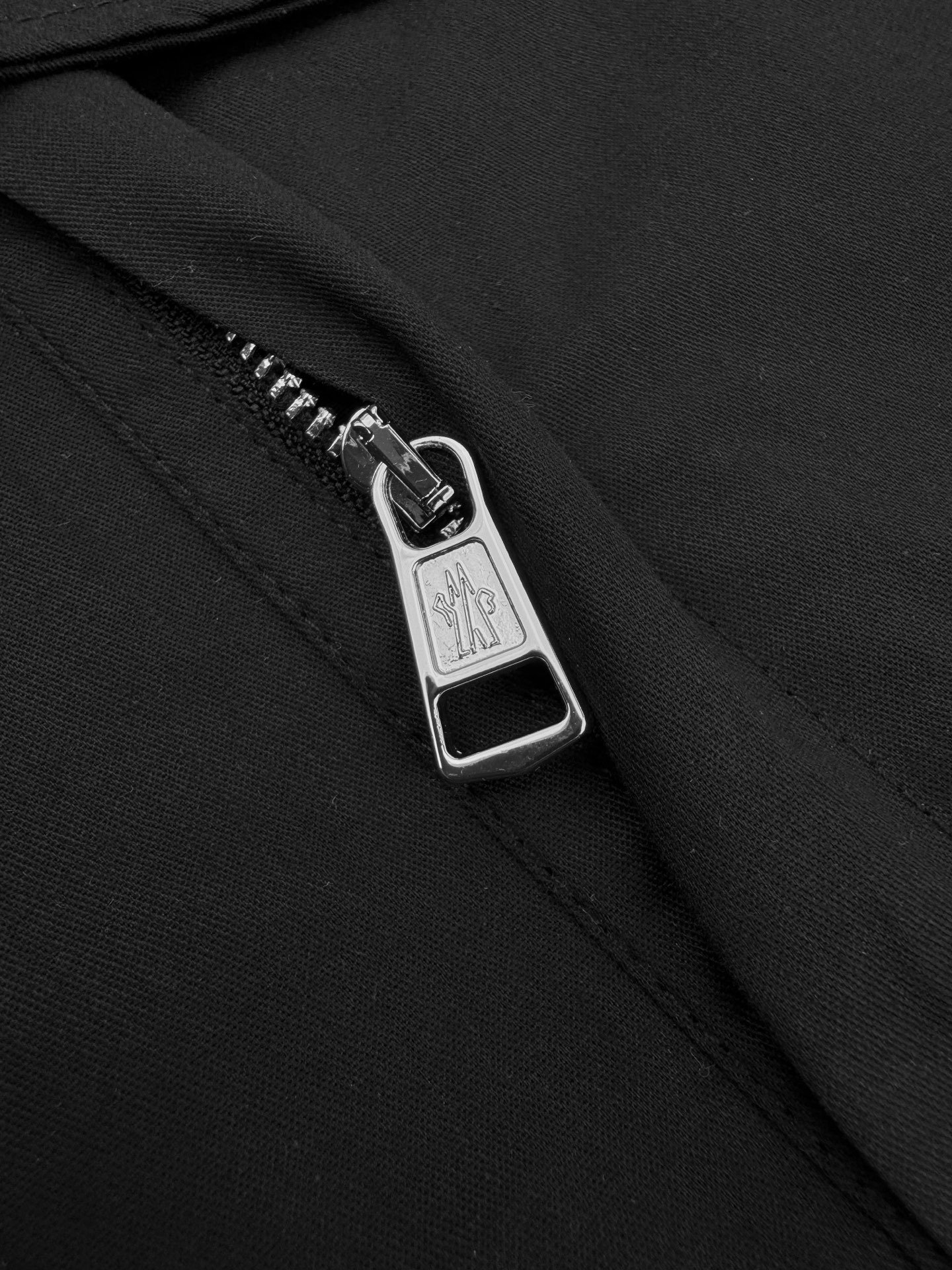 moncler polo piqué met geborduurd logo zwart (copy)