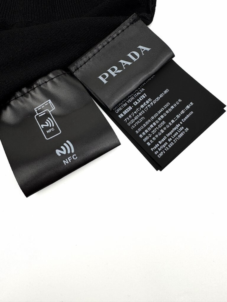prada logo embroided t shirt blauw