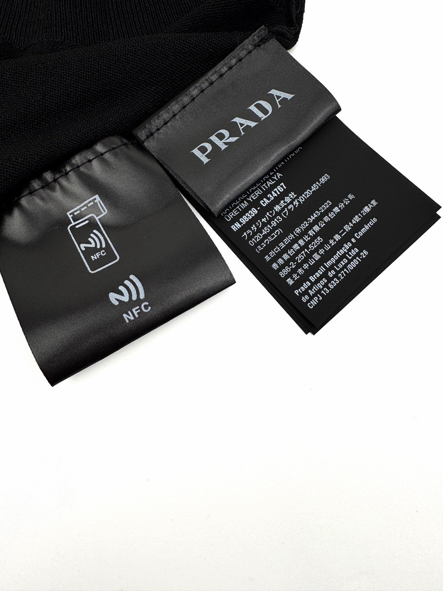 prada logo embroided t shirt blauw