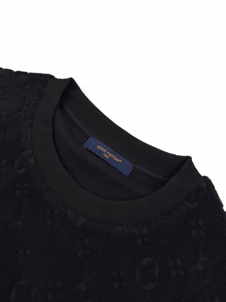 embossed louis vuitton t shirt rood (copy)