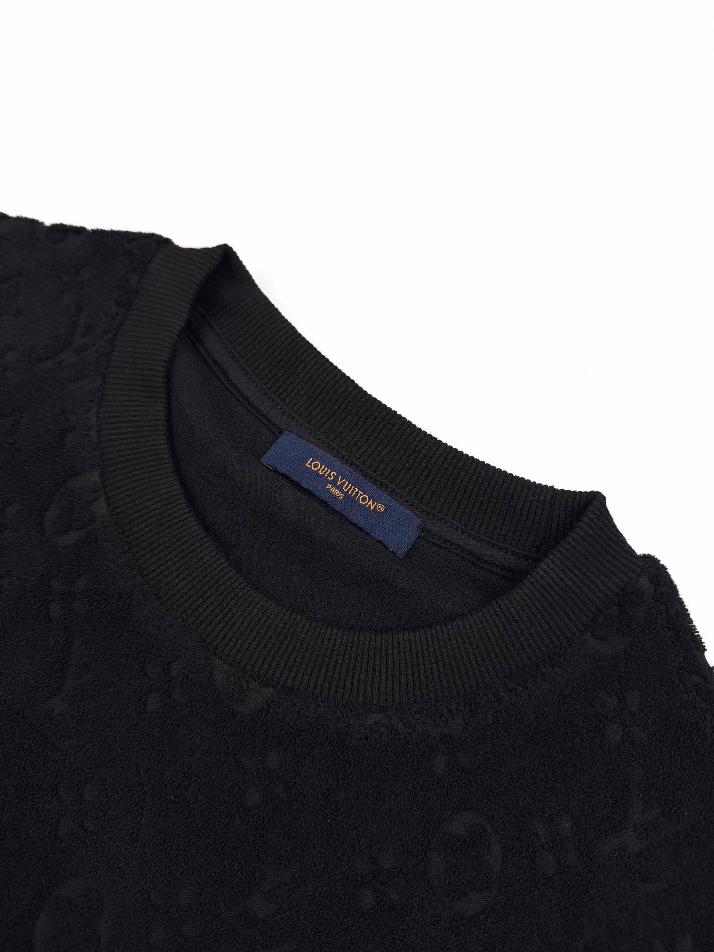 embossed louis vuitton t shirt rood (copy)