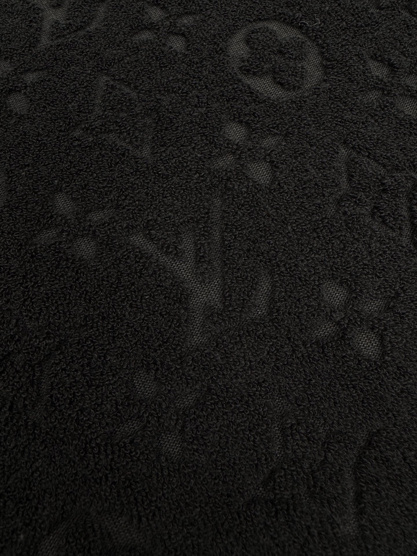 embossed louis vuitton t shirt rood (copy)