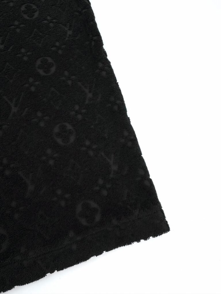 embossed louis vuitton t shirt rood (copy)