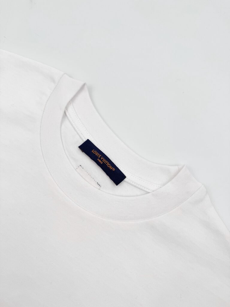 embossed louis vuitton t shirt zwart (copy)