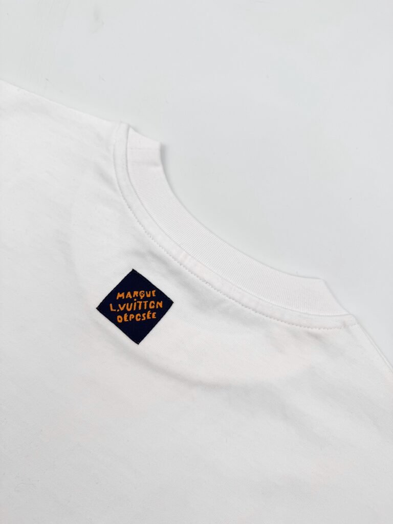 embossed louis vuitton t shirt zwart (copy)