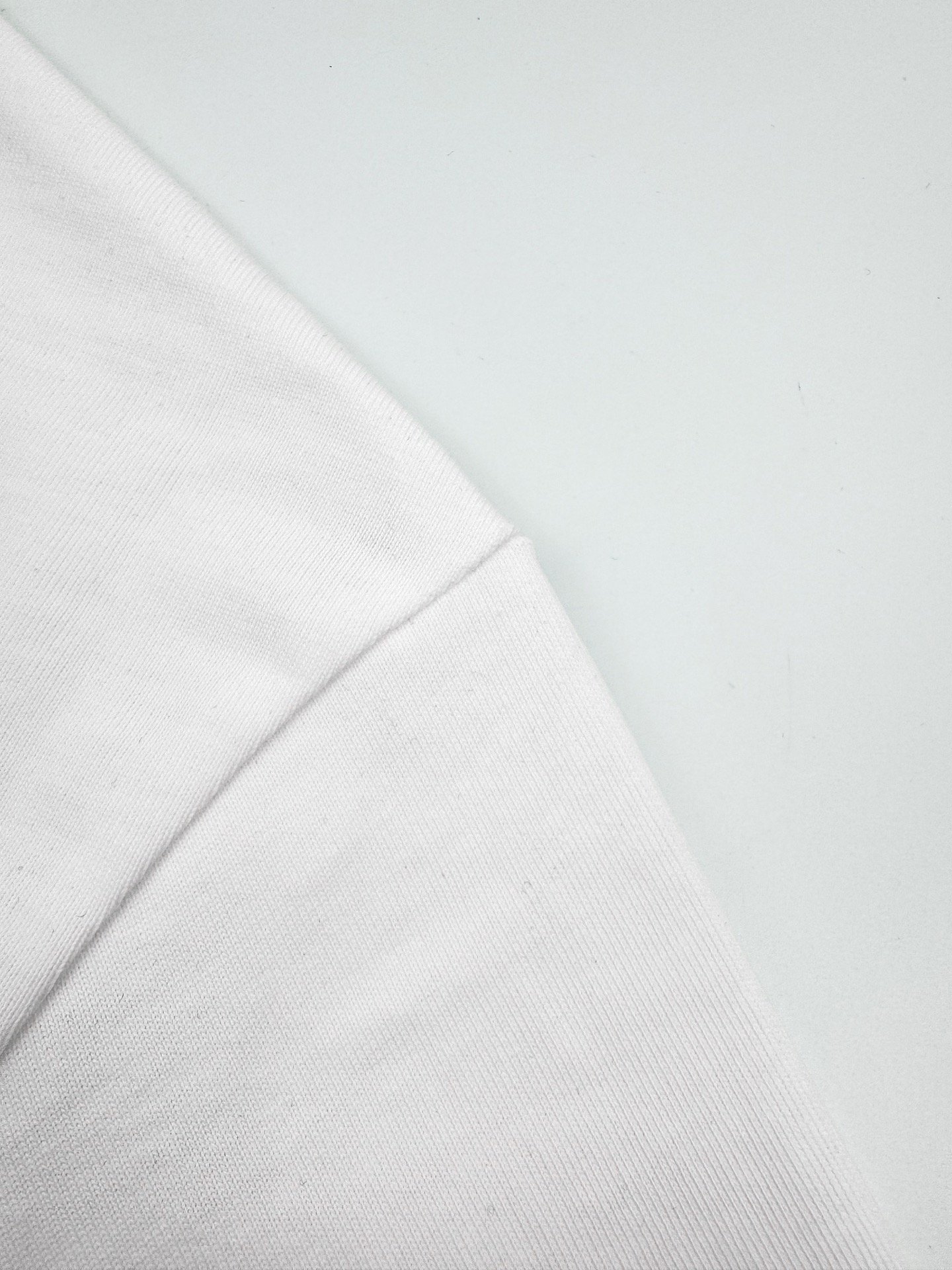 embossed louis vuitton t shirt zwart (copy)