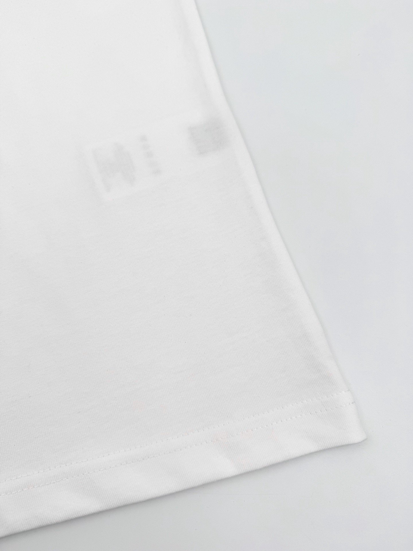 embossed louis vuitton t shirt zwart (copy)