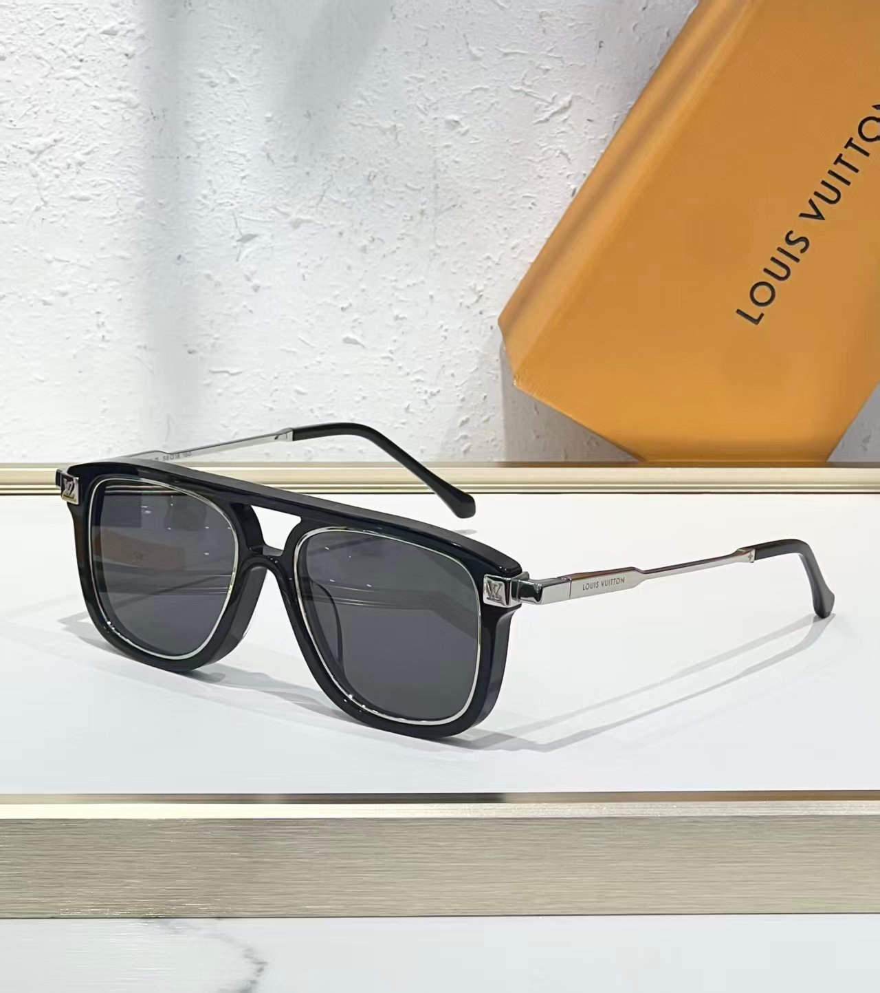louis vuitton aura square (copy)