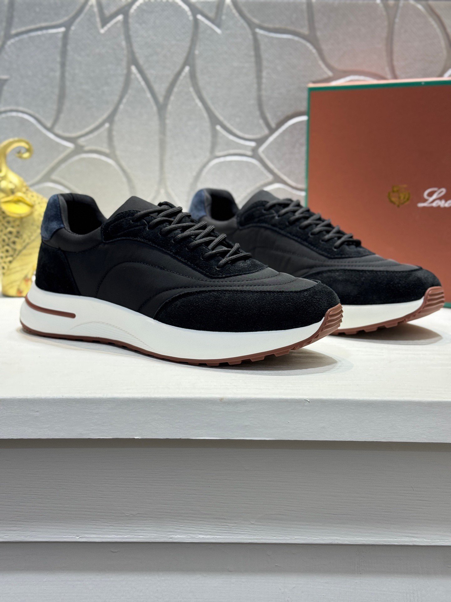 louis vuitton runner tatic sneakers kaki (copy)