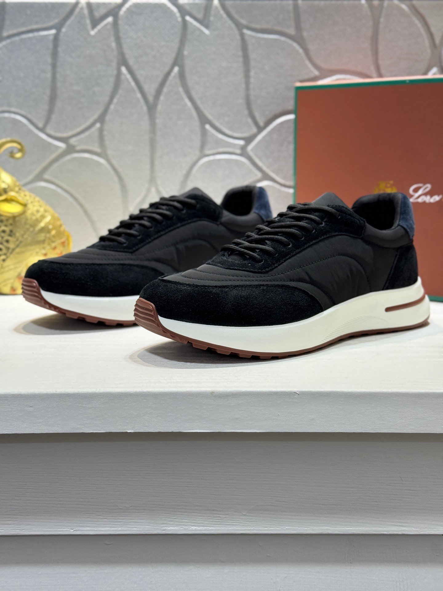 louis vuitton runner tatic sneakers kaki (copy)