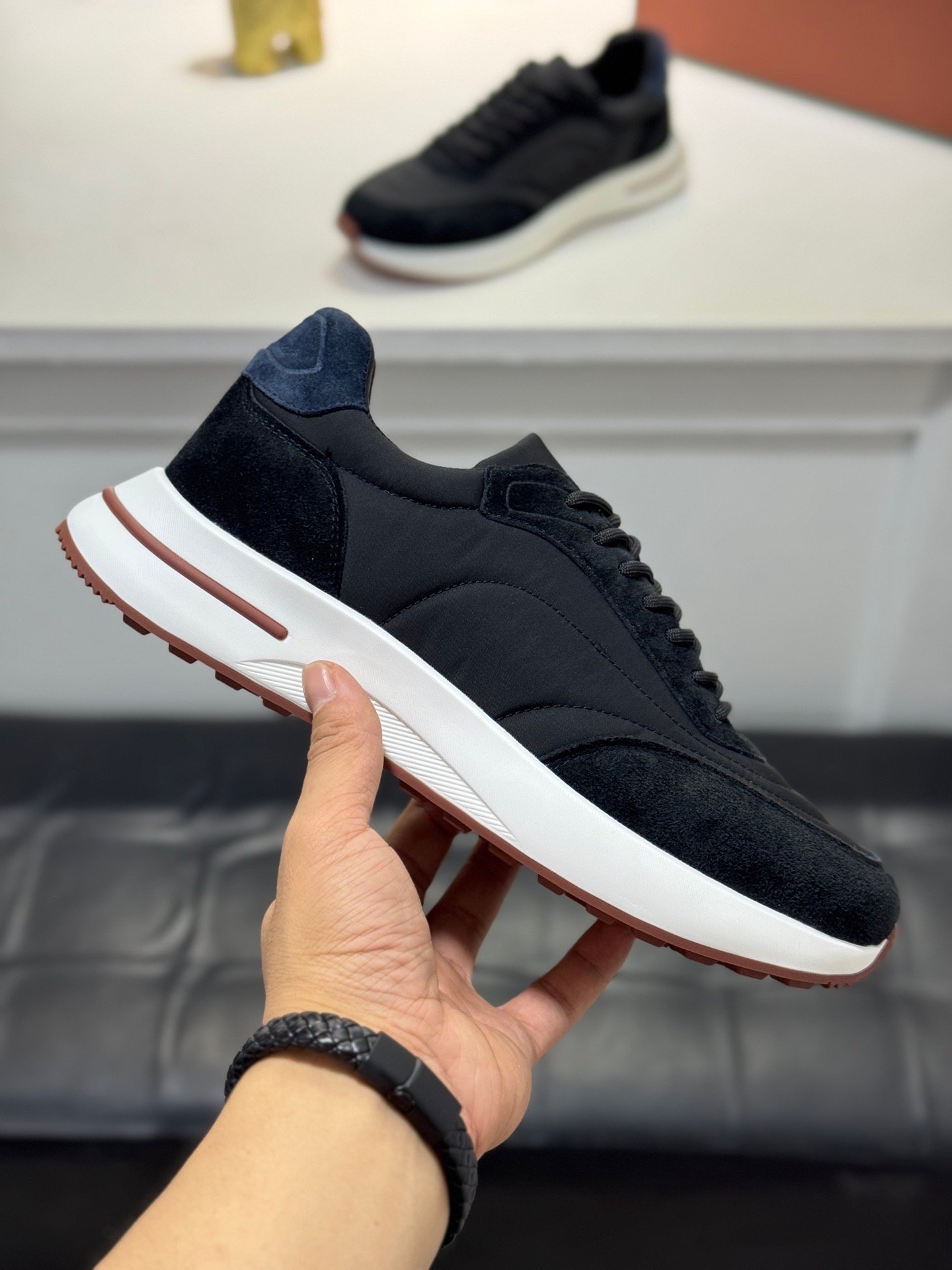 louis vuitton runner tatic sneakers kaki (copy)