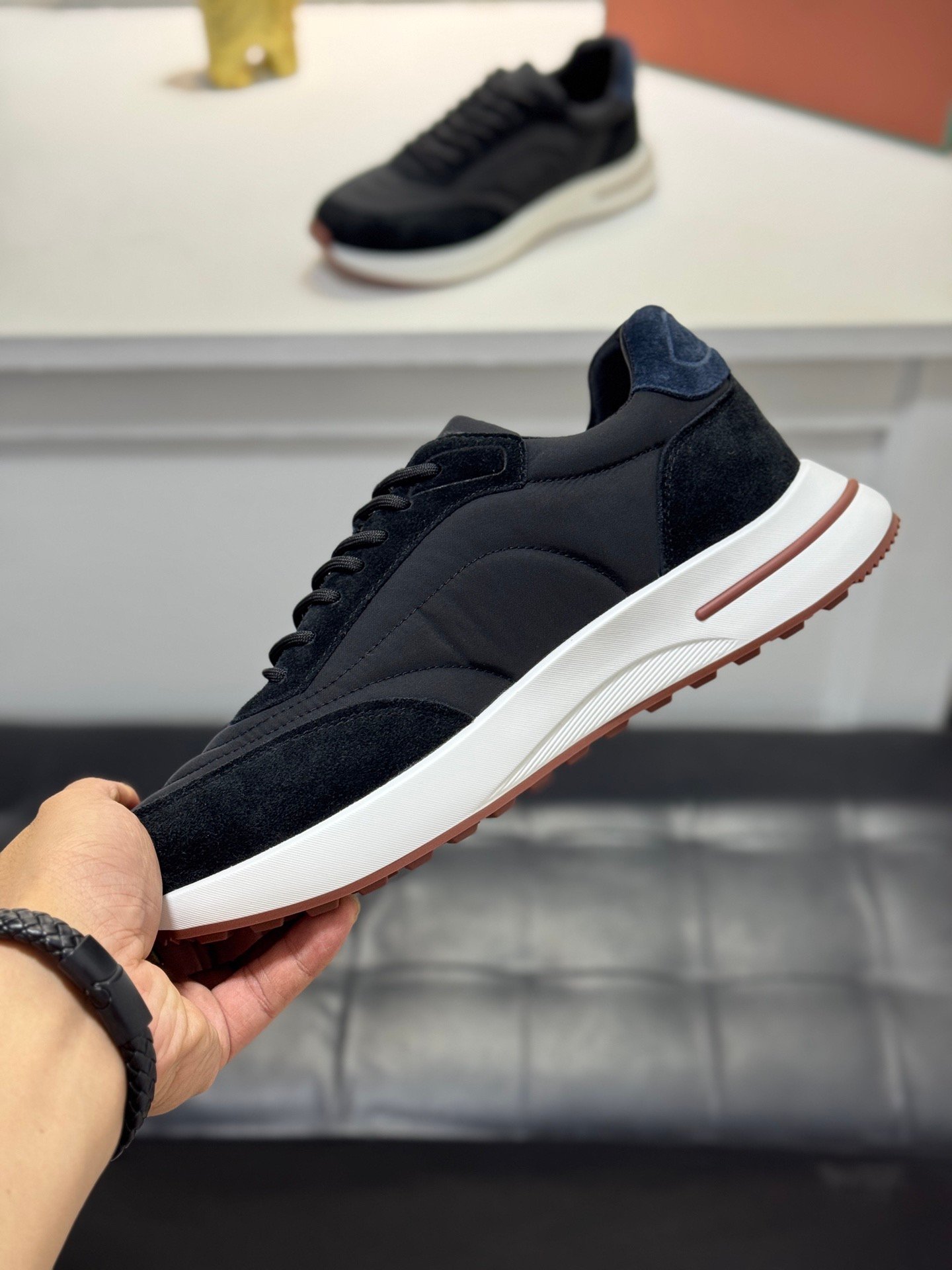 louis vuitton runner tatic sneakers kaki (copy)
