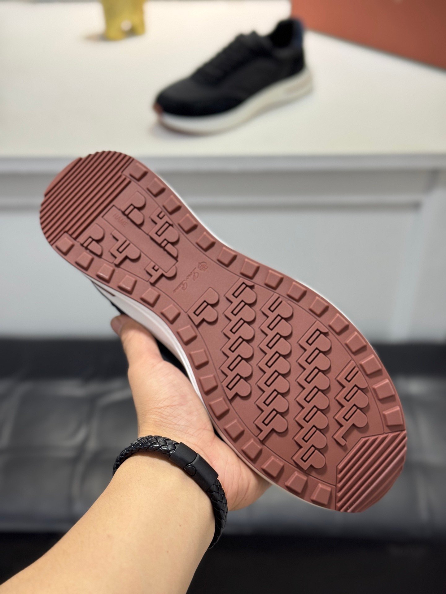 louis vuitton runner tatic sneakers kaki (copy)
