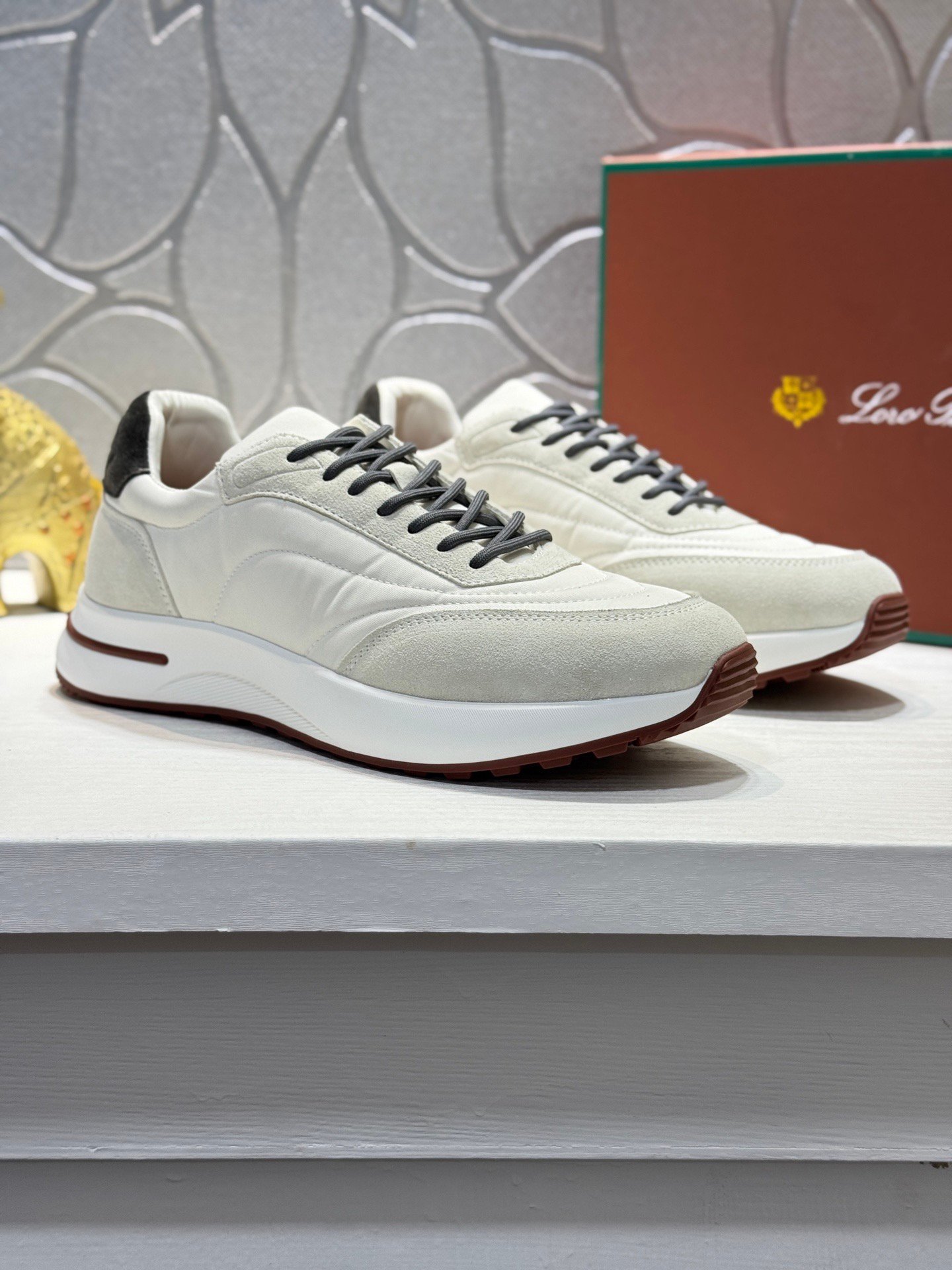 louis vuitton runner tatic sneakers kaki (copy)