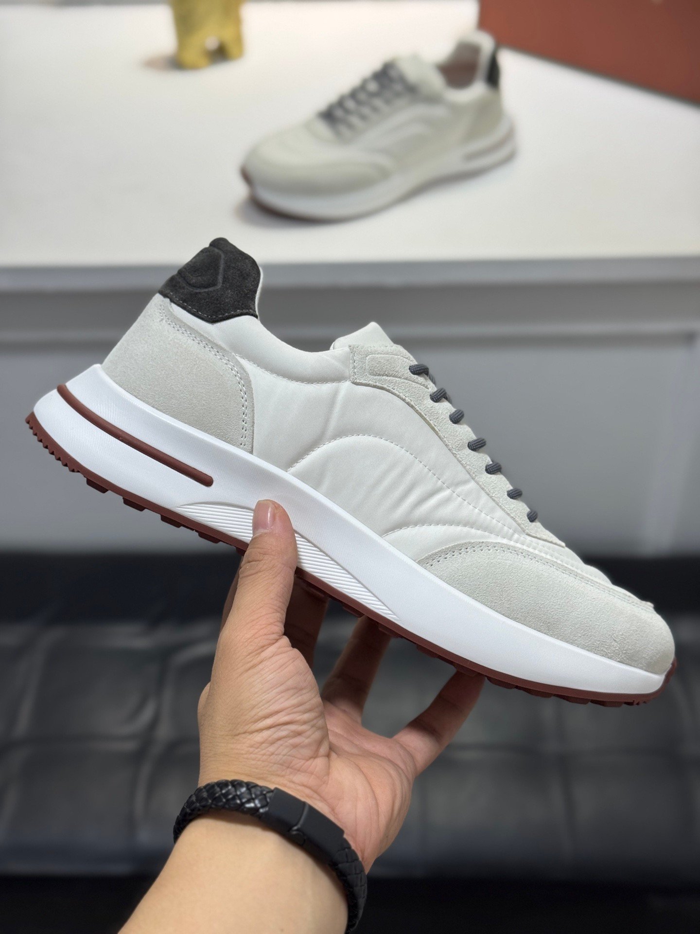 louis vuitton runner tatic sneakers kaki (copy)