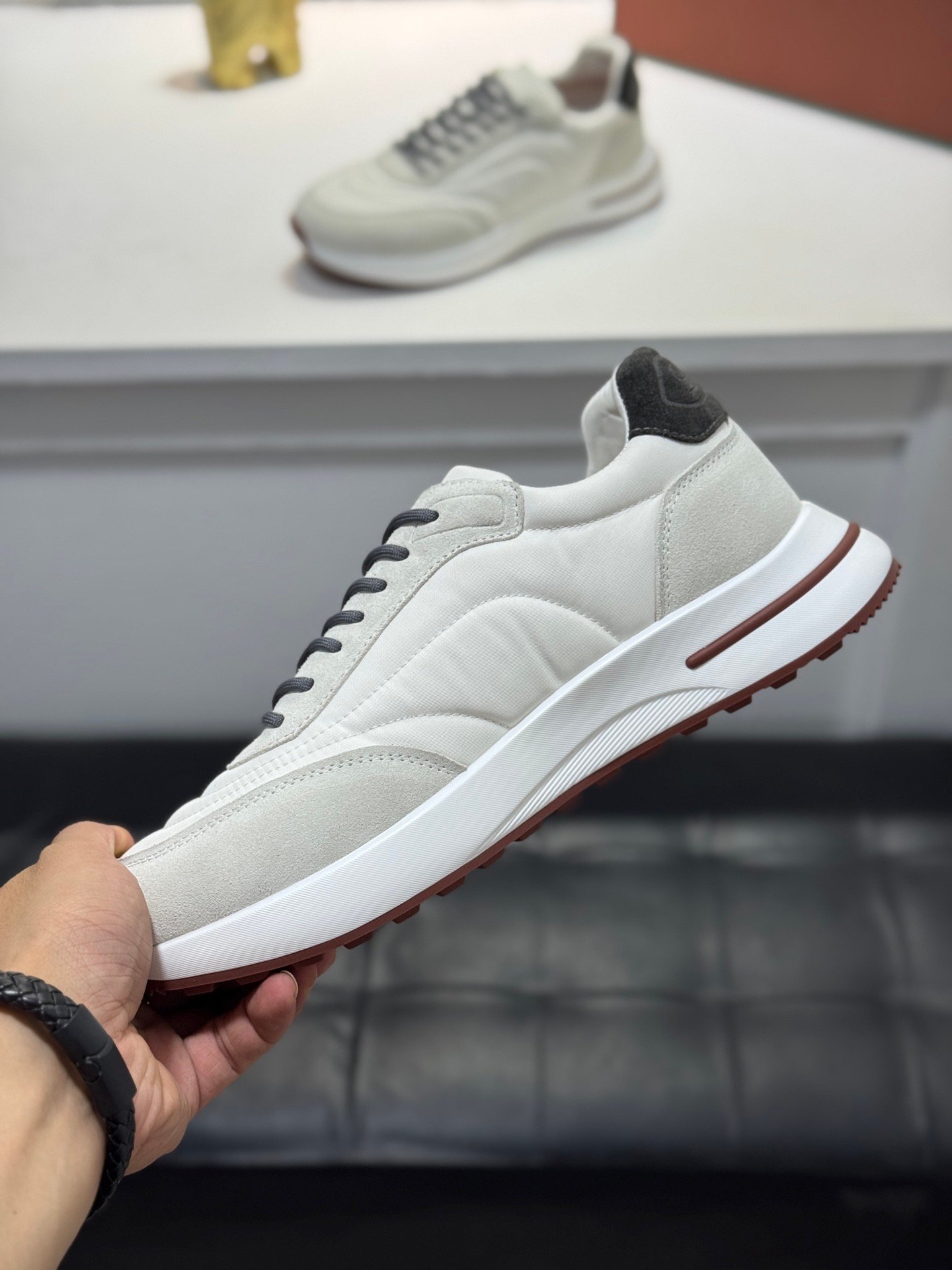 louis vuitton runner tatic sneakers kaki (copy)