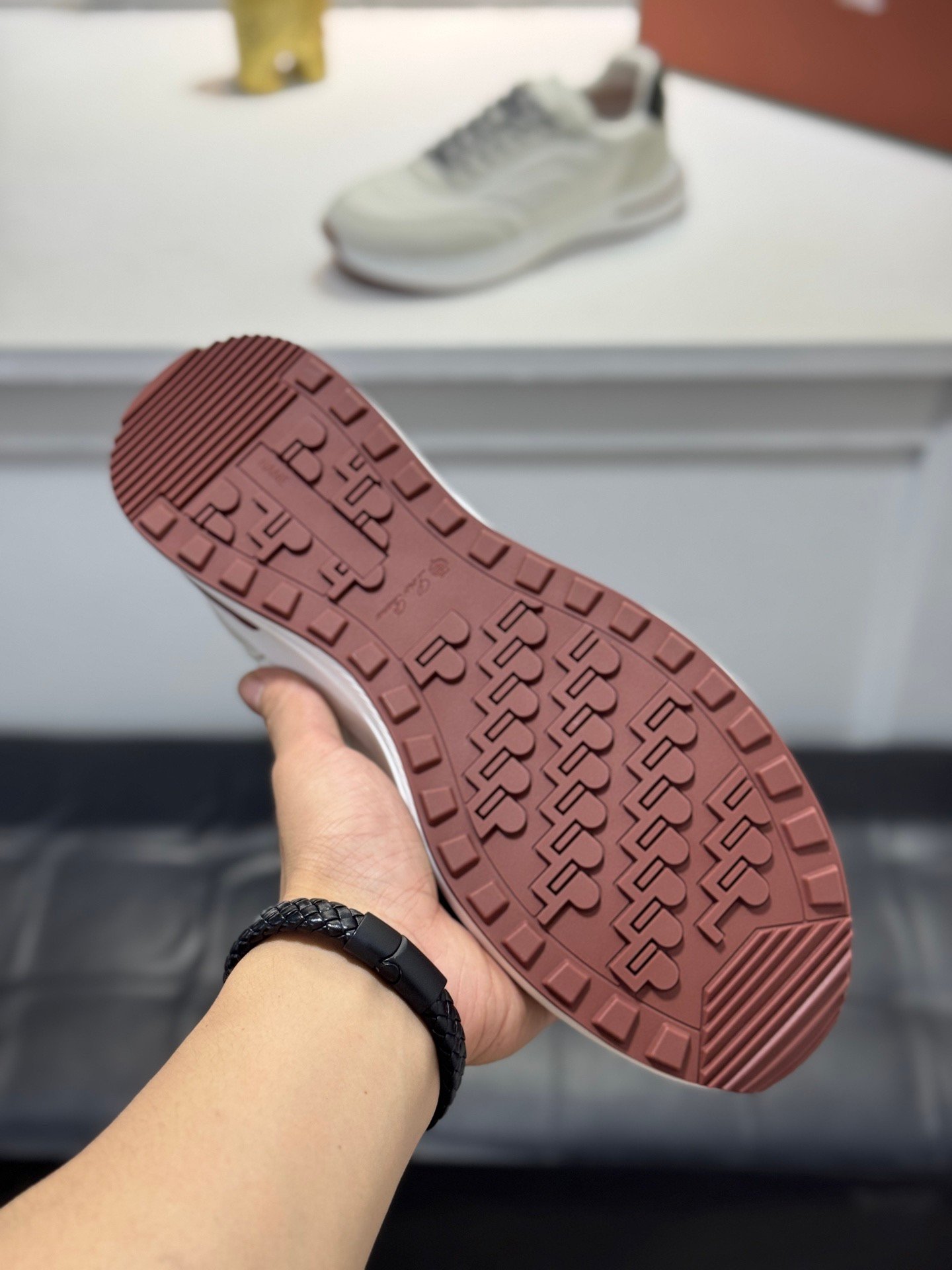 louis vuitton runner tatic sneakers kaki (copy)
