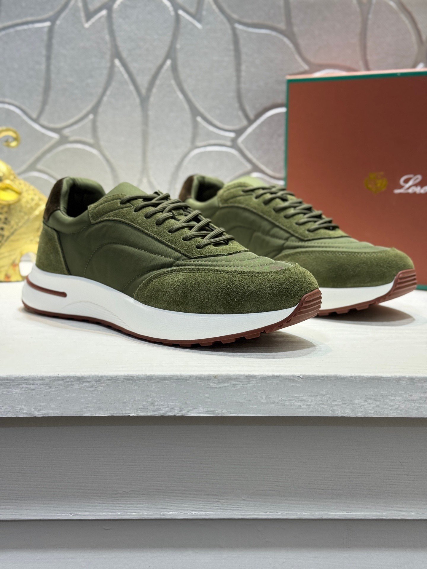 louis vuitton runner tatic sneakers kaki (copy)