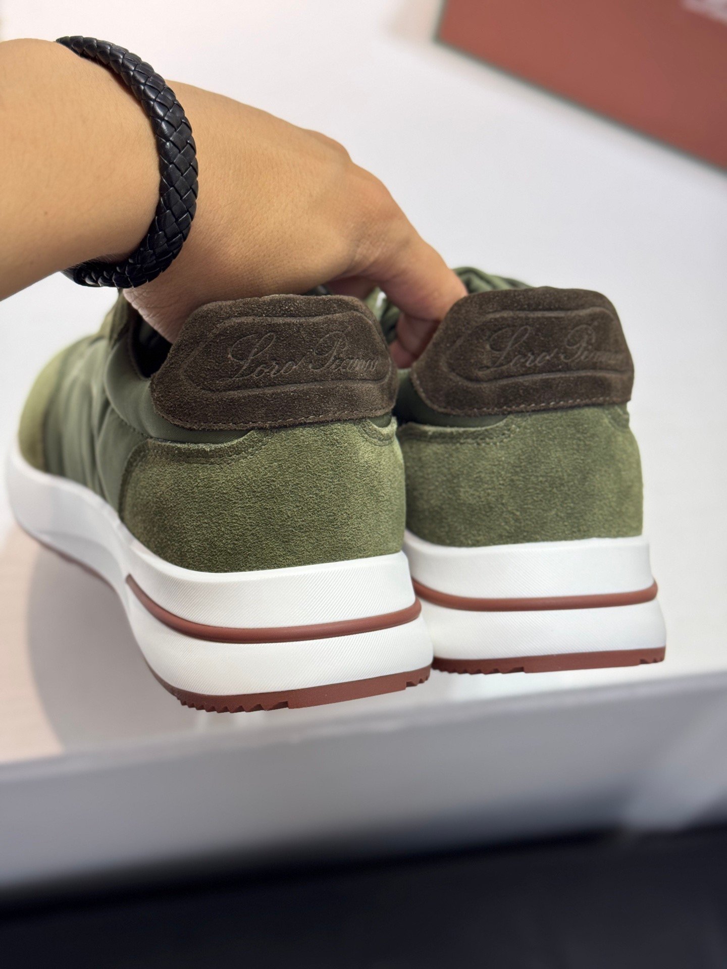 louis vuitton runner tatic sneakers kaki (copy)