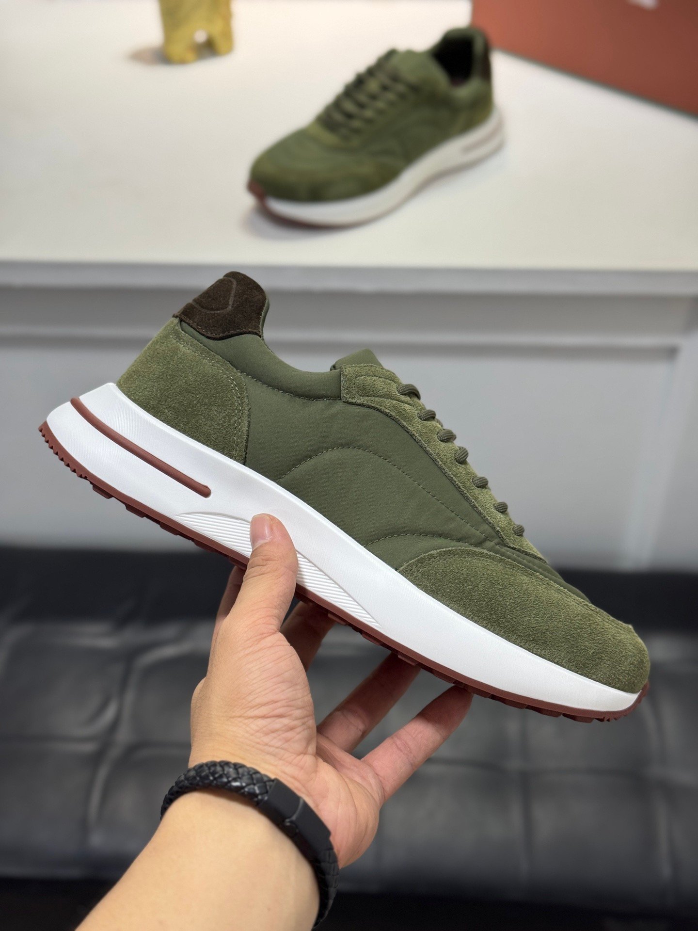 louis vuitton runner tatic sneakers kaki (copy)