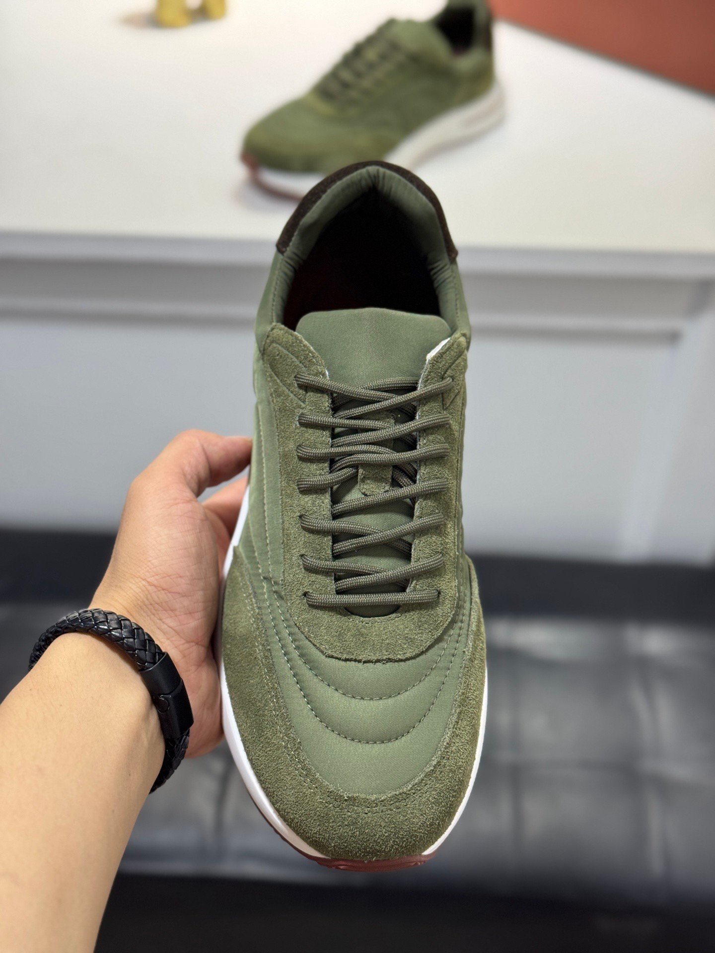 louis vuitton runner tatic sneakers kaki (copy)