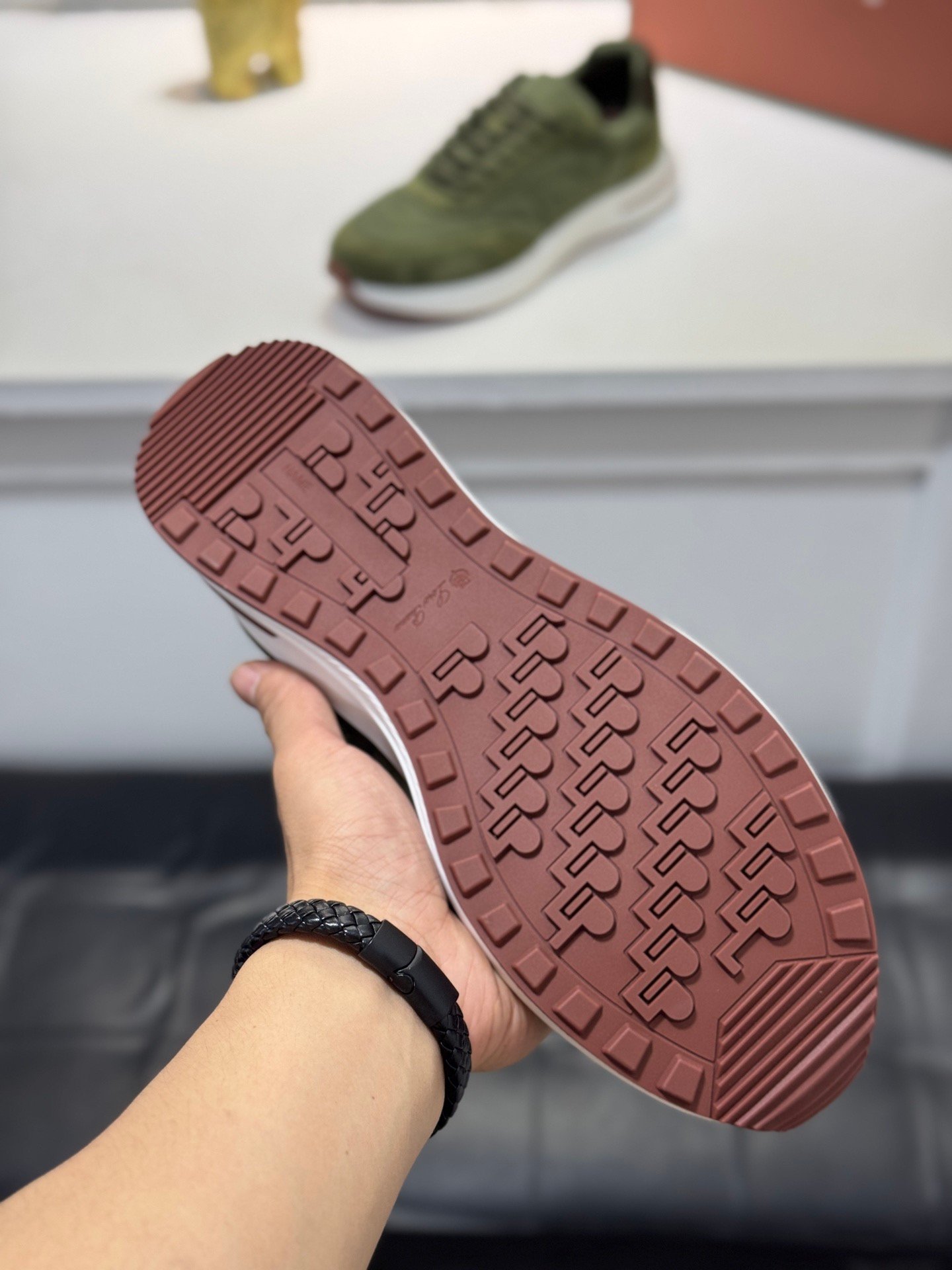 louis vuitton runner tatic sneakers kaki (copy)
