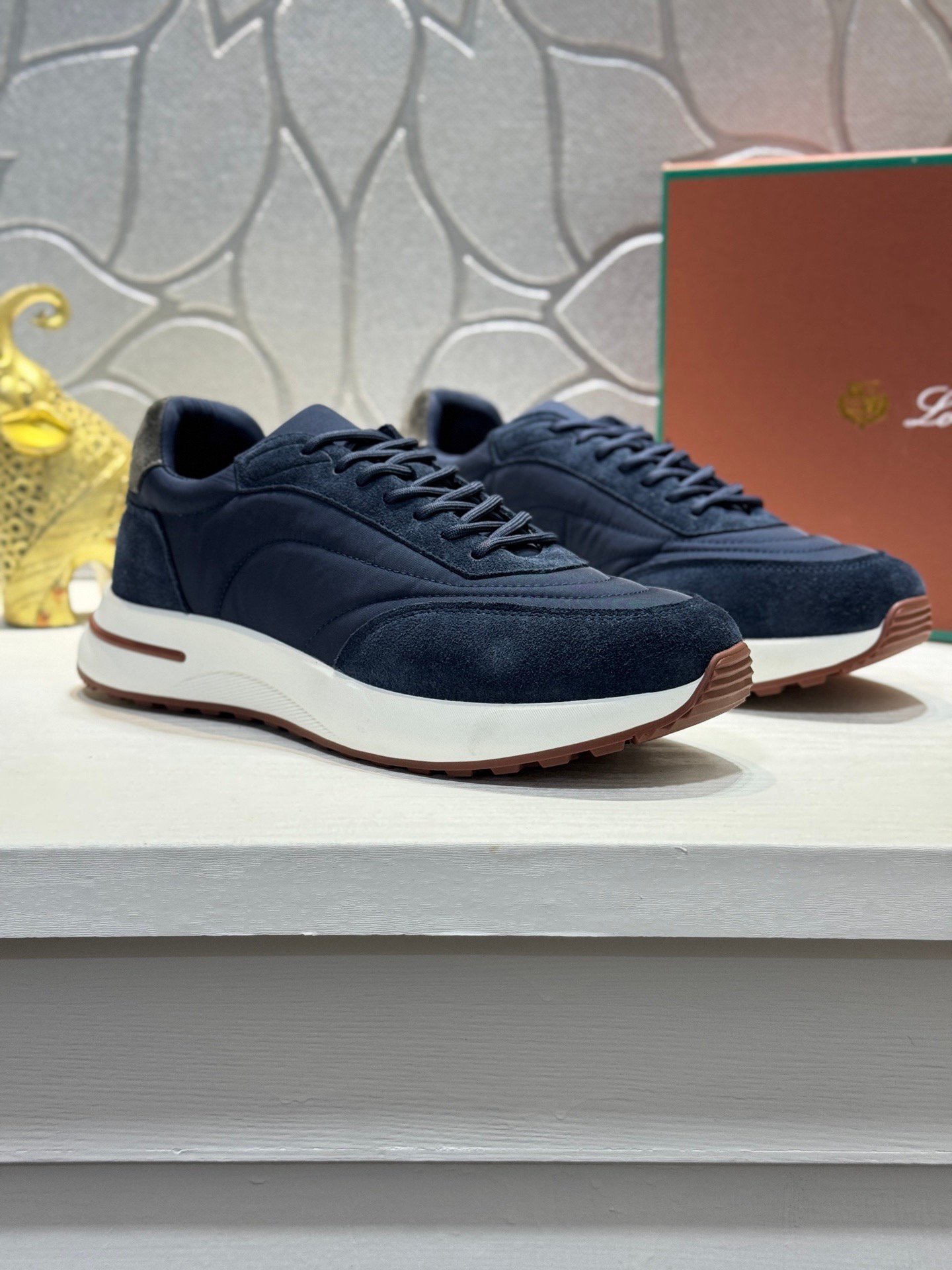 louis vuitton runner tatic sneakers kaki (copy)