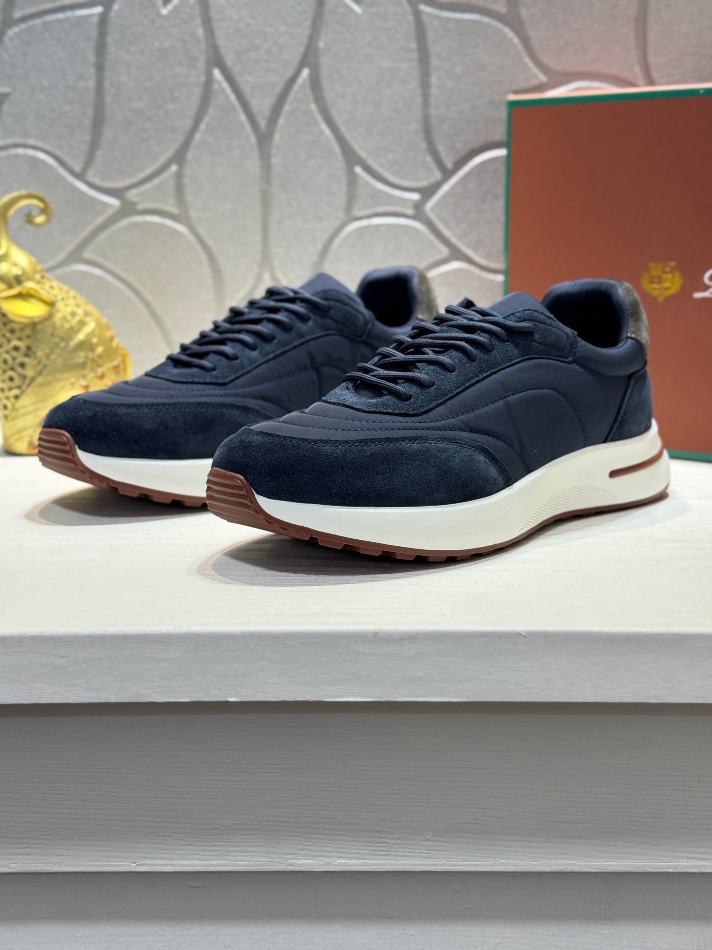 louis vuitton runner tatic sneakers kaki (copy)